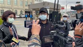 鞋材大廠百和工業，叔侄爭產、姪媳婦求償1元，小股東抗議。(圖／翻攝畫面)