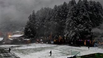 下雪了！新竹3國小今緊急停班停課