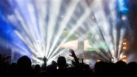 ▲歲末尾牙邀請藝人表演，但因疫情許多公司紛紛取消。（圖／示意圖／擷取自Pixabay）