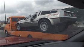 ▲《回到未來》DeLorean DMC-12台灣捕獲。（圖／網友提供）