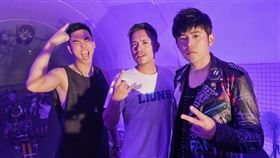 天王周杰倫驚喜現身為電影《叱咤風雲》同名主題曲大秀電吉他神技 (新聞提供：創映電影、量能文創提供)