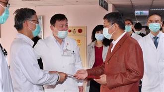 2醫護染疫遭辱！柯P搖頭嘆：鬆懈了