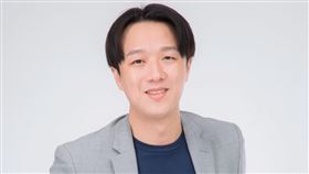 政治評論員李正皓說，真的要幫這位在第一線奮戰卻不幸染病的醫生哭哭，連週五夜的丼飯小確幸都是「記錯」了。（圖／翻攝自李正皓臉書）
