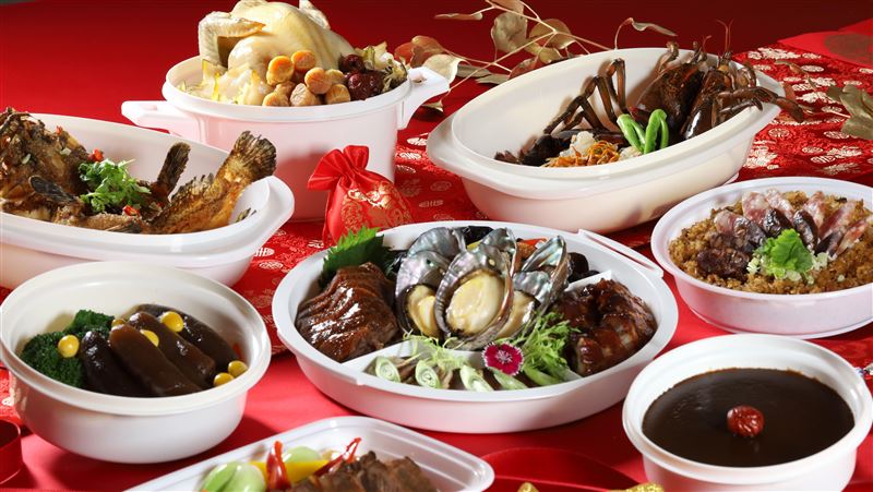 疫情延燒難出國　飯店推外帶年菜搶客