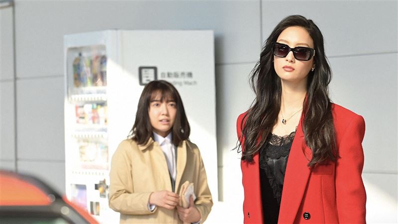 女星沉迷放血療法　他驚問：要出血嗎