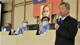 楊志良赴高市府演講前衛生署長楊志良（右）17日到高雄市政府市政會議做防疫演講。中央社記者董俊志攝  109年3月17日