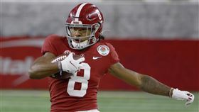 ▲阿拉巴馬大學紅潮隊奪NCAA美式足球賽冠軍，台裔加拿大籍選手梅奇三世（John Metchie Ⅲ）的台灣淵源受外媒矚目。（圖／美聯社／達志影像）