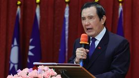 馬英九出席國民黨公教警消委員會成立大會（2）前總統馬英九（圖）6日出席中國國民黨公教警消委員會成立大會暨頒授聘書典禮，致詞時，強調從未承諾開放含萊克多巴胺的美國豬肉進口。中央社記者謝佳璋攝  110年1月6日