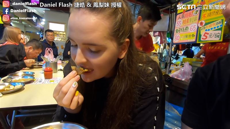 俄羅斯人練憋氣嚐臭豆腐　反應笑翻網