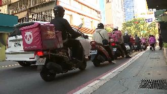 買不到暖暖包　外送員遭酸「不能撐」