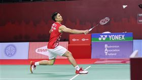 泰國公開賽周天成闖進16強台灣羽球一哥周天成13日在泰國羽球公開賽以16比21、21比10、21比14逆轉泰國選手坦農薩克，挺進16強。（泰國羽球協會提供）中央社記者呂欣憓曼谷傳真 110年1月13日