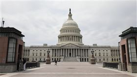 美參院掌控權誰屬 喬治亞州參議員決選後見分曉美國喬治亞州美東時間5日將舉辦2席參議員決選，結果將決定哪個黨將獲得參議院掌控權。圖為109年11月19日所攝美國國會外觀。中央社記者徐薇婷華盛頓攝  110年1月5日