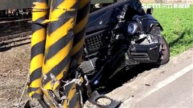 南投,賓士,車禍,G63,埔里,台14,電線桿（圖／翻攝畫面）