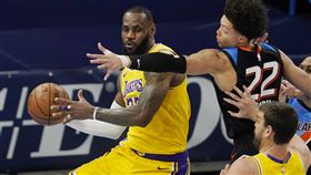 ▲詹姆斯（LeBron James）砍進5顆三分球，湖人拿下客場7連勝。（圖／美聯社／達志影像）