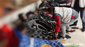 送暖給街友／中華大家功德會授權提供