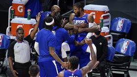 ▲喬治（Paul George）剩下3.1秒投進壓哨三分球。（圖／美聯社／達志影像）