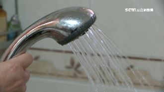 洗澡別開燈　專家證實關燈洗澡能緩解失眠