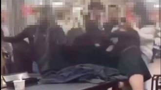 超狠！台中2女搶板凳拉髮又踹肚