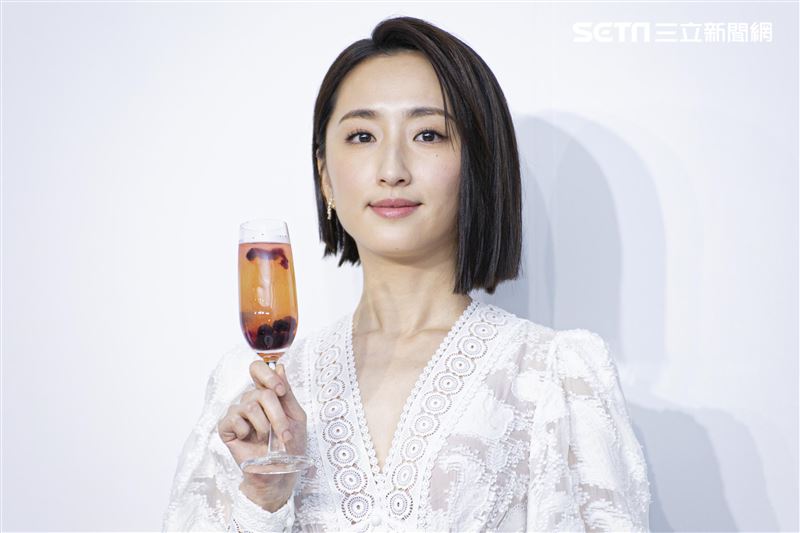 柯佳嬿擔任「膠原蛋白極胜肽時光飲」代言人。（圖／記者楊澍攝影）