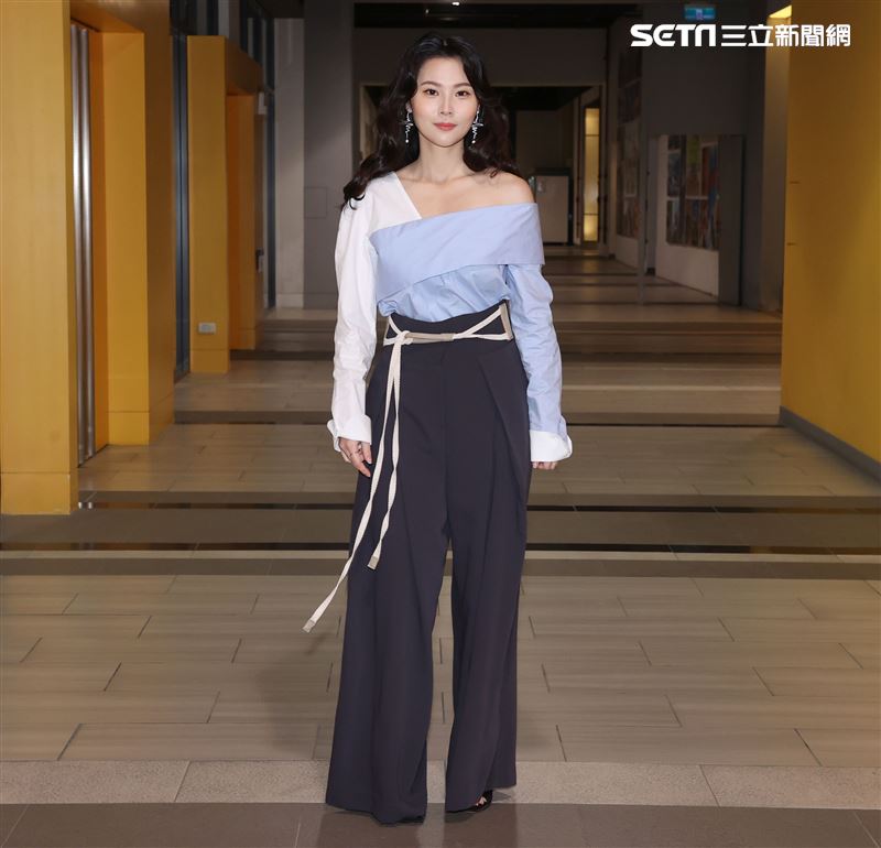 驕女華千涵三立新聞網專訪。（記者邱榮吉/攝影）