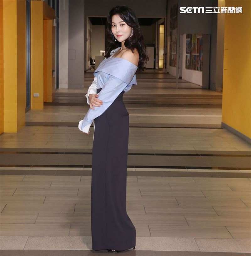 驕女華千涵三立新聞網專訪。（記者邱榮吉/攝影）