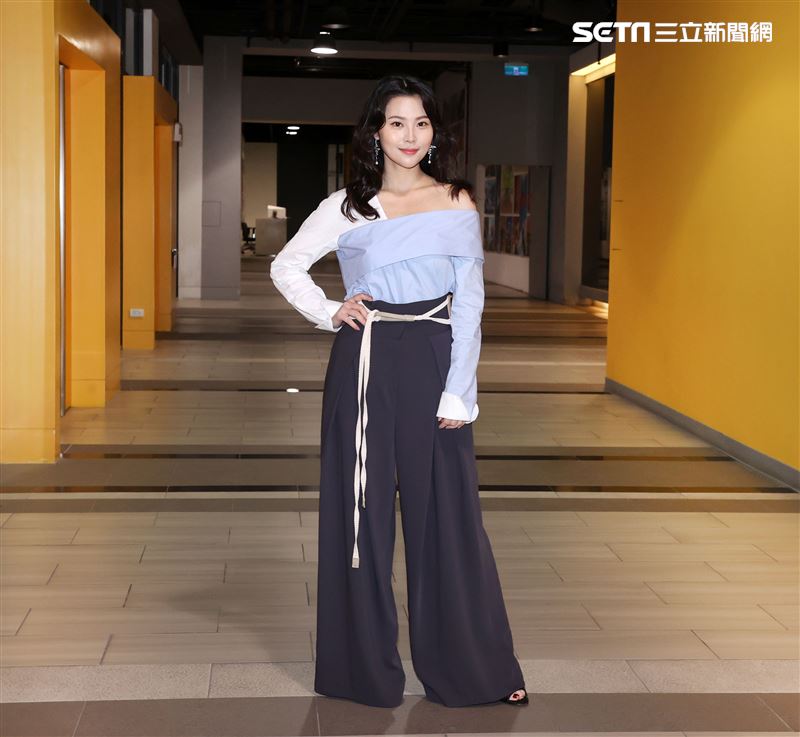 驕女華千涵三立新聞網專訪。（記者邱榮吉/攝影）
