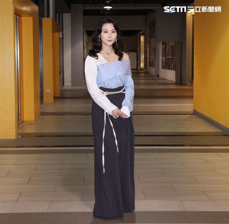 驕女華千涵三立新聞網專訪。（記者邱榮吉/攝影）
