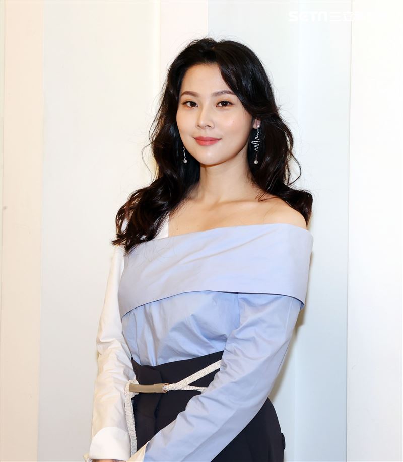 驕女華千涵三立新聞網專訪。（記者邱榮吉/攝影）