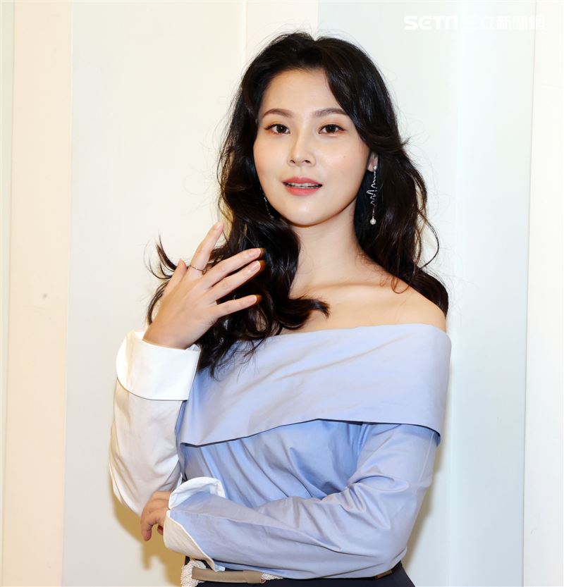 驕女華千涵三立新聞網專訪。（記者邱榮吉/攝影）