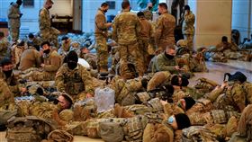 拜登20日就職！美2萬重兵待命，內戰來首夜宿國會大廈。（圖／路透社／達志影像）