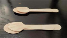 ▲餐廳熱湯提供的木勺弧度太小。（圖／翻攝自成都肯德基微信）