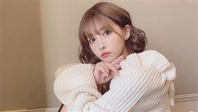 日本AV女優三上悠亞，擁甜美臉蛋及F罩杯雄偉上圍，擄獲大批粉絲喜愛。（合成圖／翻攝自三上悠亞IG）