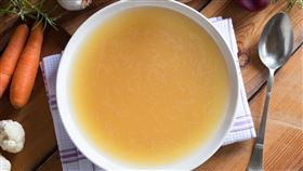 滴雞精有功效嗎？營養師解密　這6個字是關鍵！（圖／翻攝自）