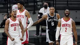 ▲火箭在沒有哈登、牆哥情況下擊敗馬刺。（圖／美聯社／達志影像）