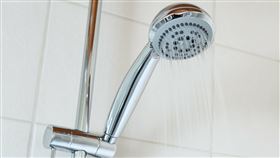 一名女網友忍不住發文抱怨，家裡的太陽能熱水器很不實用，夏天熱到不行，冬天真正需要熱水的時候，又老是不給力，讓她相當無奈。（圖／翻攝自Pixabay）