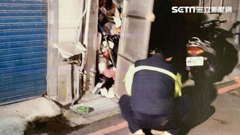 爬垃圾堆救12歲「與世隔絕」腦麻童