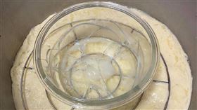 蒸蛋，漏光，耐熱玻璃保鮮盒，裂痕。（圖／翻攝自臉書婦仇者廚房）