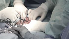 手術示意圖(Pixabay)
