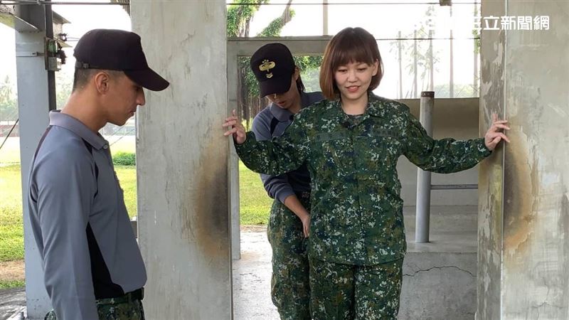美女主播廖芳潔爬4樓跳傘　尖叫腿軟