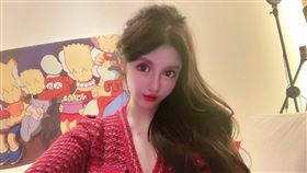 16歲的上海網紅周楚娜，13歲開始整型超過100次，成果相當嚇人。微博