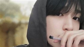 「時代少年團」成員、16歲男偶像嚴浩翔/瘋狂粉絲、私生飯/跟車/跟蹤/偷拍。微博