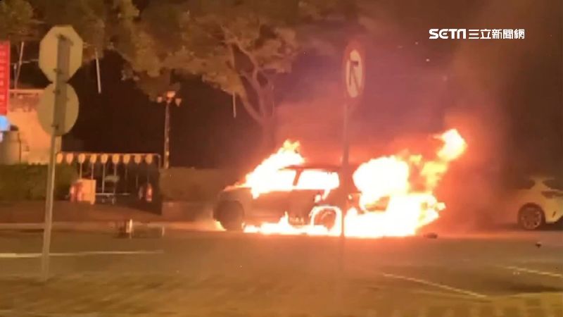 湖口休息區火燒車　網紅直播曝慘況