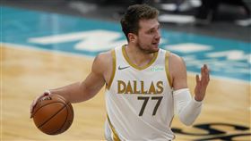 ▲東契奇（Luka Doncic）連過4人上籃得分。（圖／美聯社／達志影像）