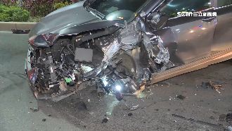 無照上路飆速撞對向車　男困車內哀號