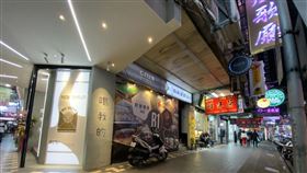 西門町峨眉街、昆明街附近，商業大樓林立。（圖／記者簡浩正攝影）

