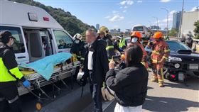 新北,汐止,車禍,北山大橋,機車道,逆向,自小客車（圖／翻攝畫面）