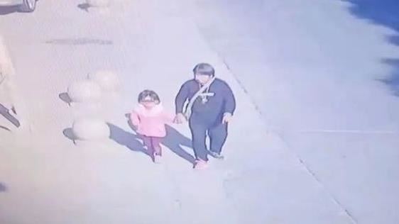 女童被陌生婦女拐走！回家1景象毛爆