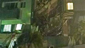 印尼蘇拉威西島地震 建物受損印尼蘇拉威西島馬杰內15日凌晨發生地震，一棟飯店建築物嚴重受損。（印尼國家災害應變總署提供）中央社記者石秀娟雅加達傳真  110年1月15日