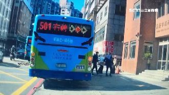 不戴口罩硬搭公車　基隆7旬婦遭開罰