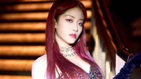 中國限定女團「THE9」成員女星喻言/微博